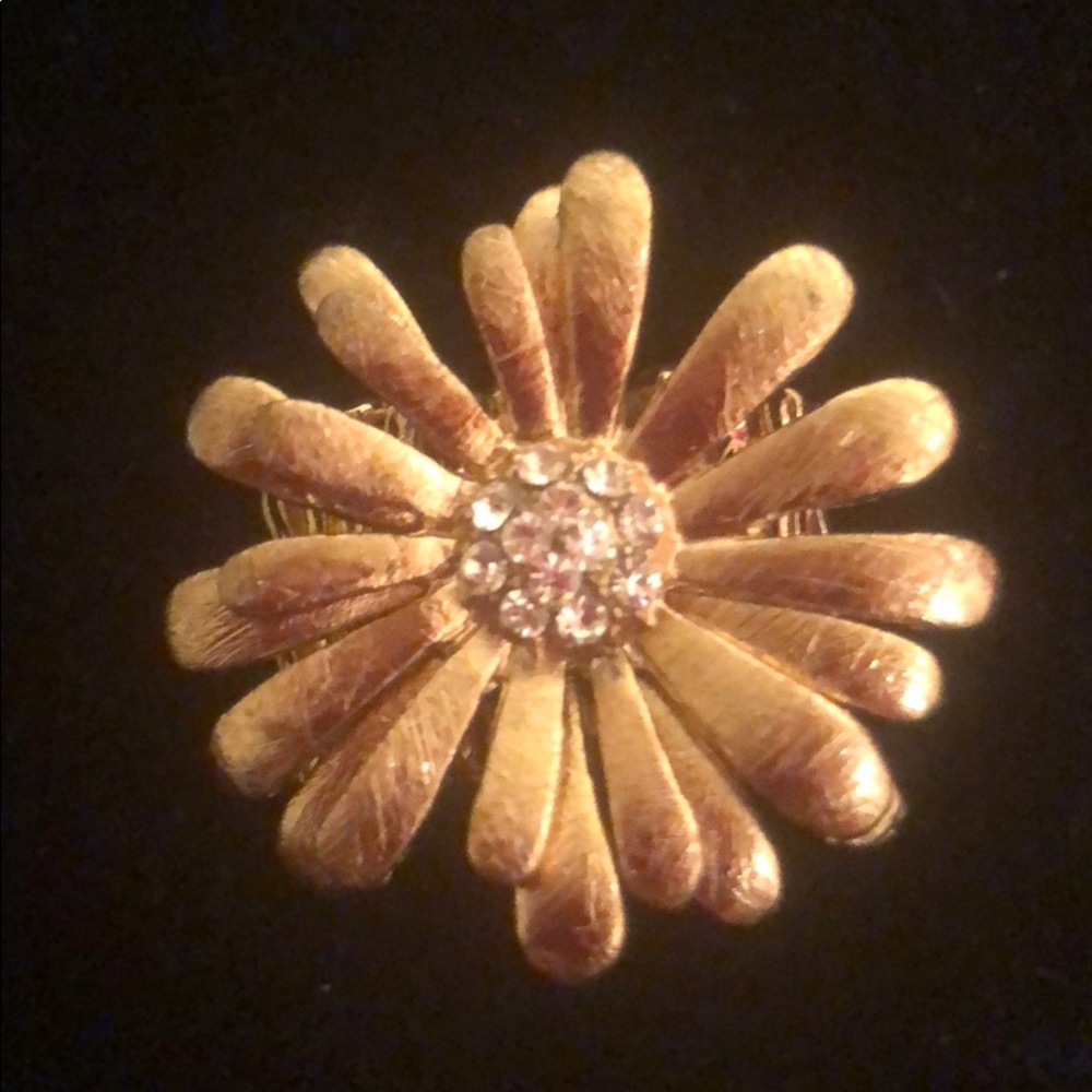 Gold-Tone Flower Statement Ring W/ Rhinestones - image 8